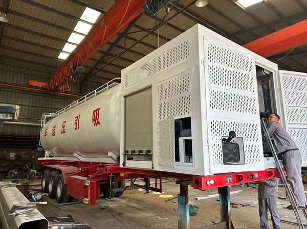 煤灰吸引压送车